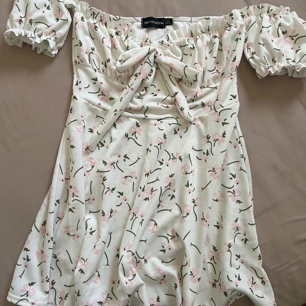 PRETTYLITTLETHING Puff Sleeve Mini Dress